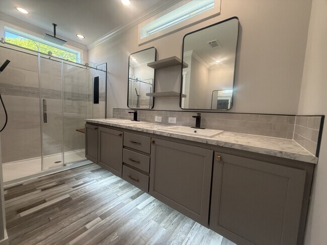 Building Photo - 5657 Camelford Ct