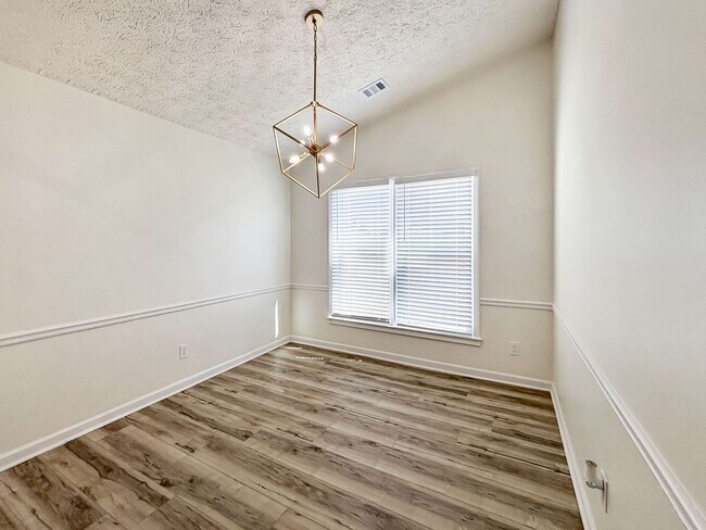 Building Photo - Spacious 5-Bedroom Home Near Lake Acworth!