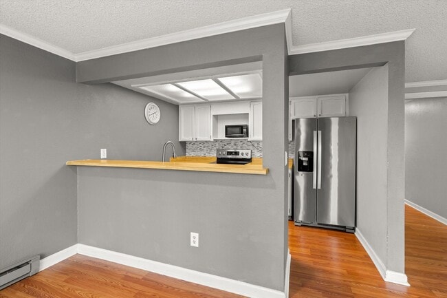 Building Photo - Spacious 2-bed 2-bath condo in Everett