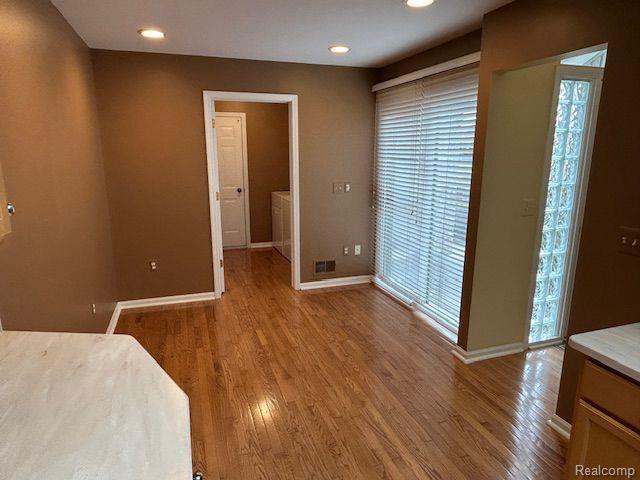 Building Photo - 49777 Hidden Valley Dr