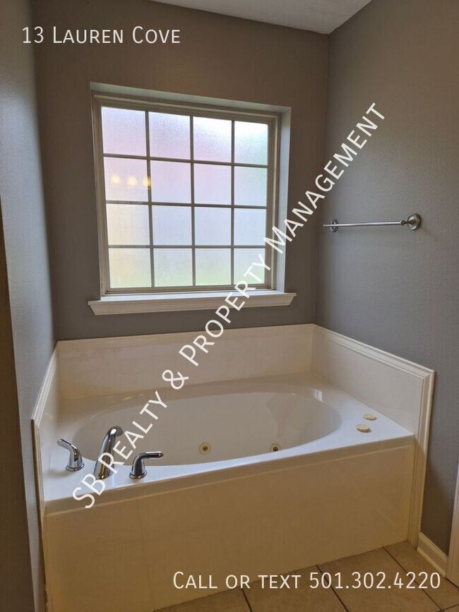 Building Photo - 13 Lauren Cove