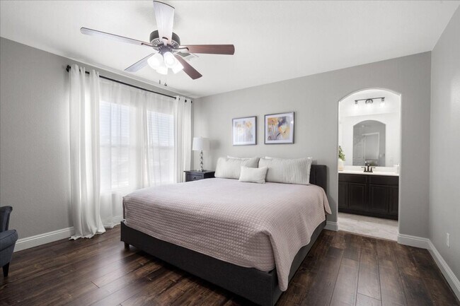 Building Photo - Luxurious, Exceptional Entertaining 5 Bedroom Home Featuring Expansive Indoor-Outdoor Living