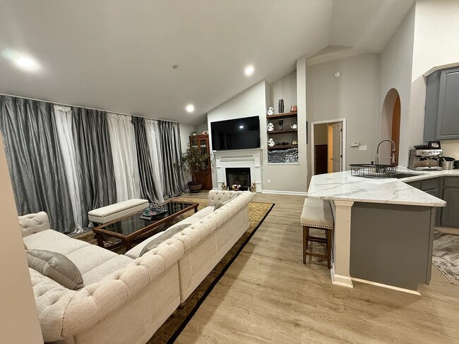 Building Photo - 113 Bottlebrush Ct