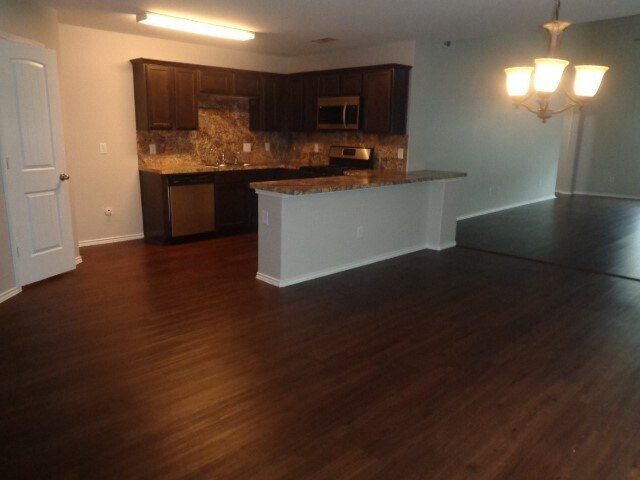 Building Photo - 2031 Treasure Mountain Dr