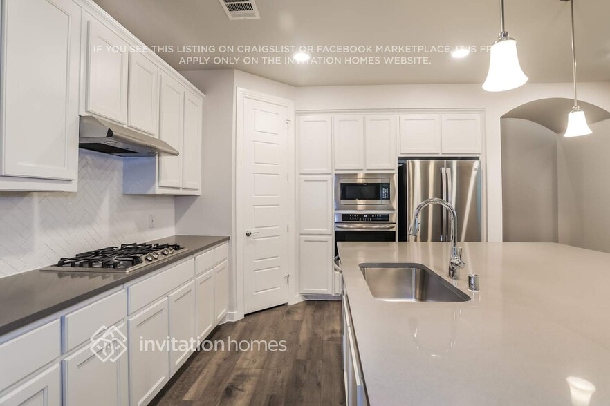 Building Photo - 2533 Stella Ln