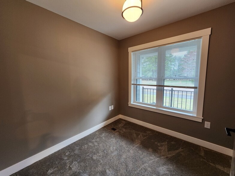 Building Photo - 2317 Lake Rd