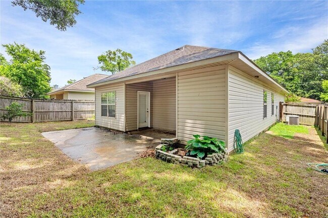 Building Photo - 856 Linlen Ave