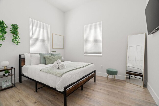 Building Photo - Gorgeous New Constriction House in Tampa