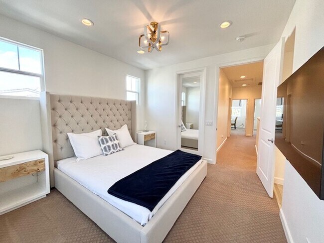 Building Photo - 4 Bedroom + 3.5 Bathroom Townhome | The Westerlies | Unfurnished