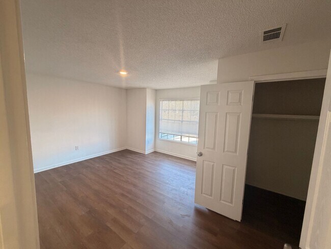 Building Photo - 109 Limoges St