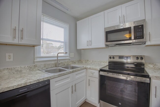 Building Photo - 2902 Princeton Ave