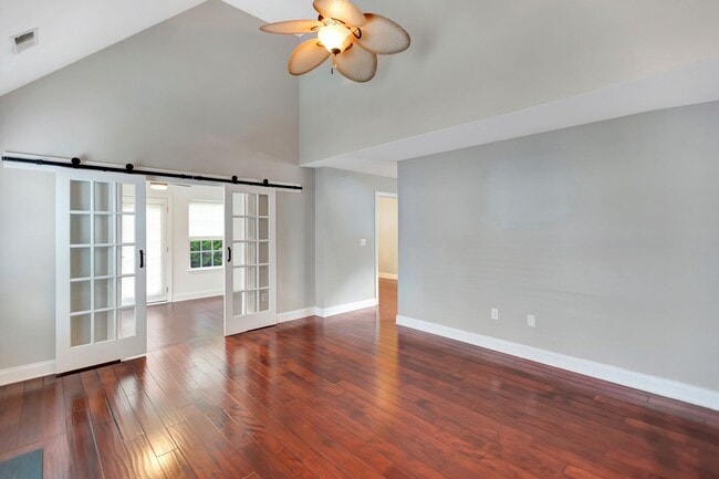 Building Photo - Unbeatable Location – Just 6 Minutes to Do...