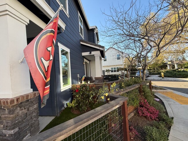 Building Photo - Pleasanton 4 Bed / 3 Bath, Top Rated Schools, Solar