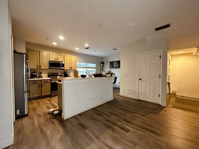 Building Photo - 416 Blue Bayou Ln