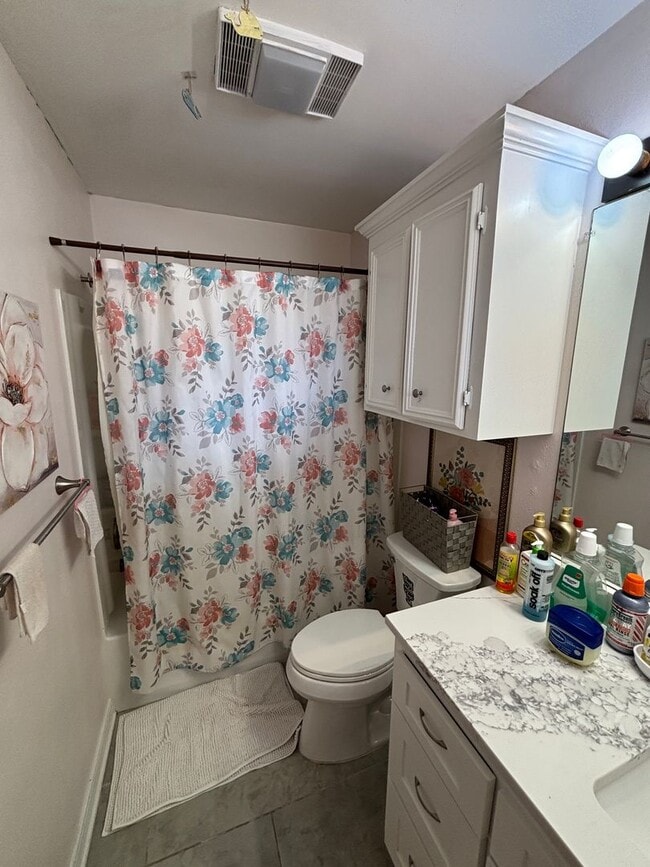 Building Photo - 4 BEDROOM ONLY 7 MILES FROM BARKSDALE AIR FORCE BASE