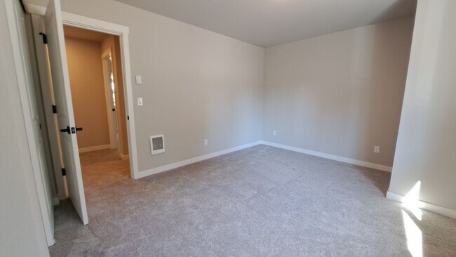 Building Photo - 3113 E Camellia Way