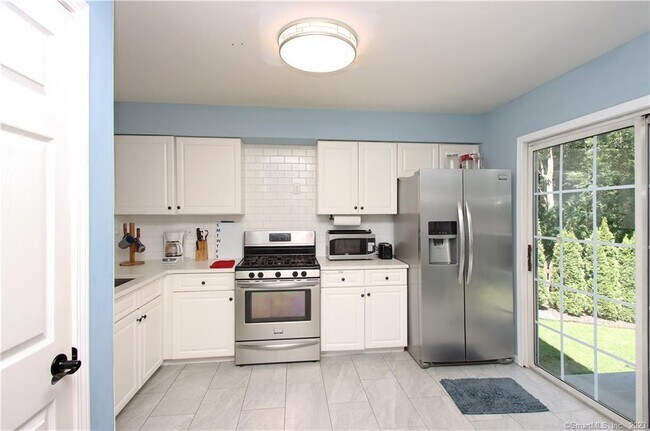 Building Photo - 70 Tulip Tree Ct