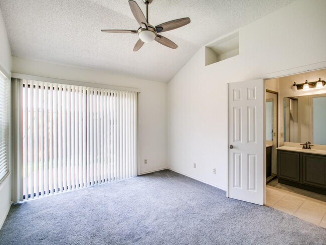 Building Photo - 2401 Brooke Ct