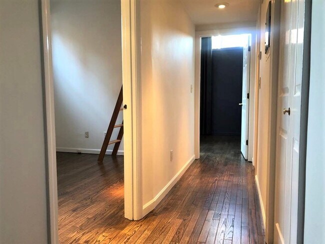 Building Photo - 608 Tremont St