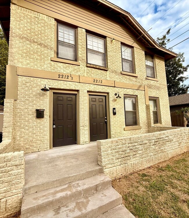 Building Photo - Large 1BD 1BA Duplex in Historic Mesta Par...