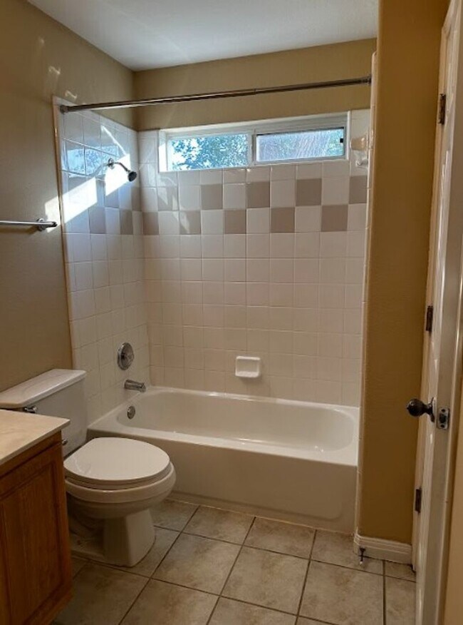 Building Photo - 1bed/1bath - Garage Apt - Central Austin