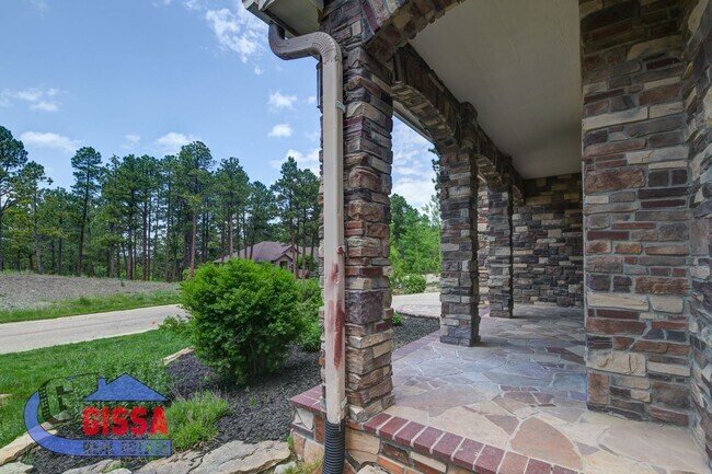 Building Photo - Beautiful home with 7 bedrooms, 5 1/2 bath...