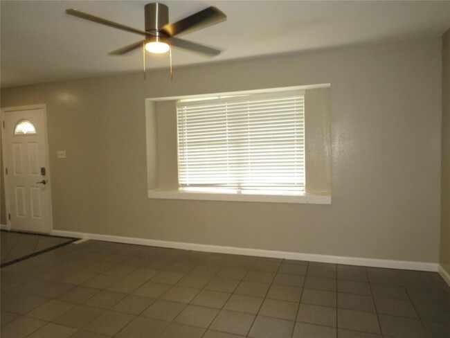 Building Photo - 11402 Sagedowne Ln