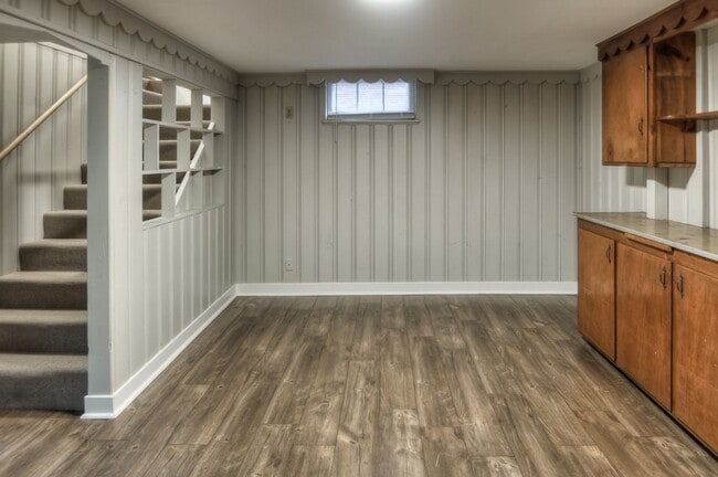 Building Photo - Aksarben Beauty