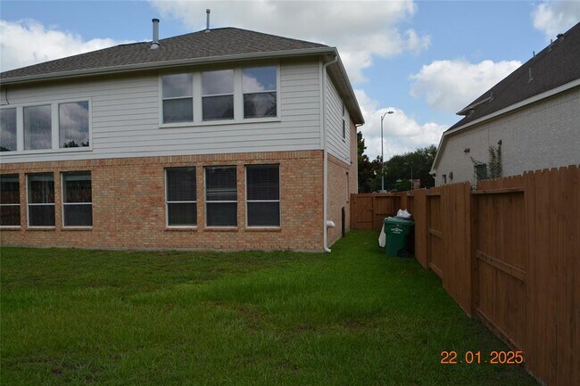 Building Photo - 8307 Red Rooster Ln