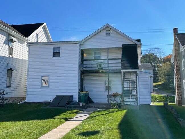 Building Photo - 148 N Church St