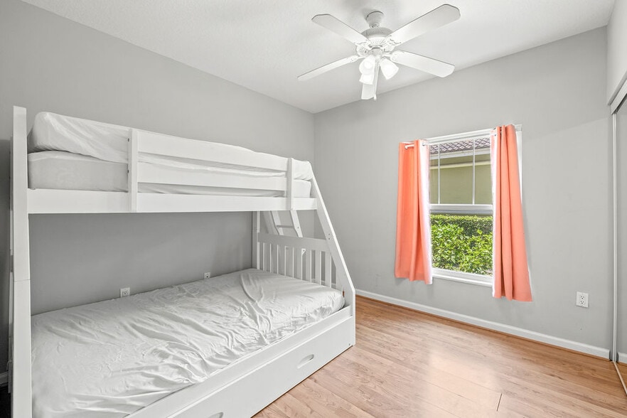 Building Photo - 5060 Fairways Cir