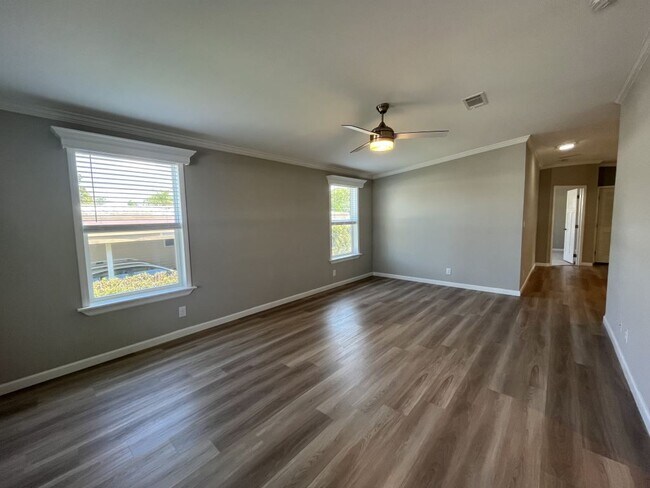 Building Photo - 146 Lakeview Dr