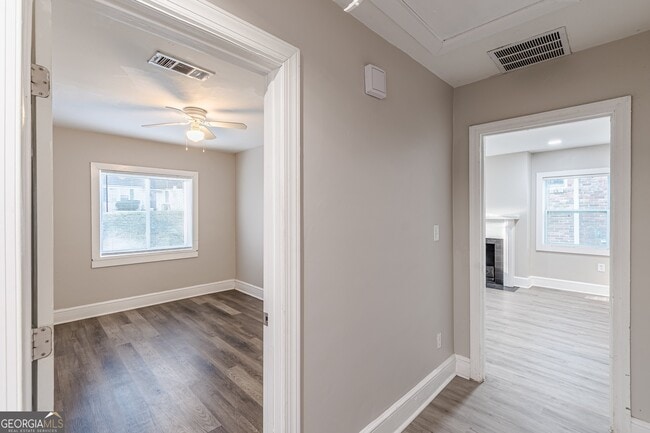 Building Photo - 1376 Westmont Rd SW