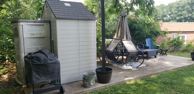 Building Photo - 278 Valley View Road