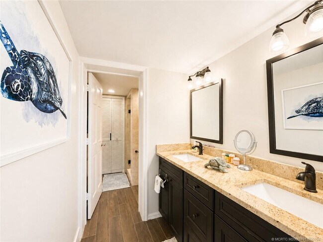 Building Photo - 10044 S Ocean Dr