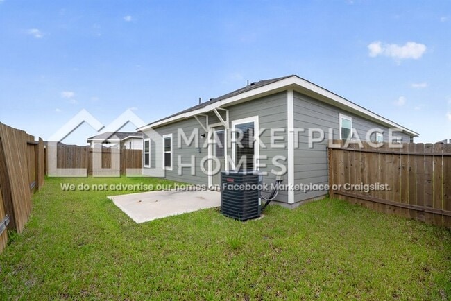 Building Photo - 15623 Plum Brk Dr