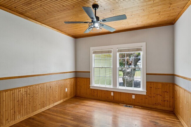 Building Photo - 207 S Porter St
