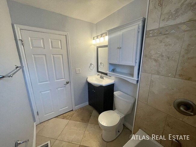 Building Photo - 2234 S Dexter St