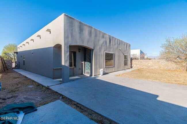 Building Photo - 871 Maple Park Ave