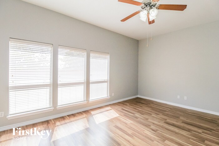 Building Photo - 226 Bob White Dr