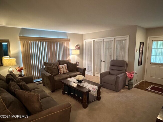 Building Photo - 805A Westminster Ct