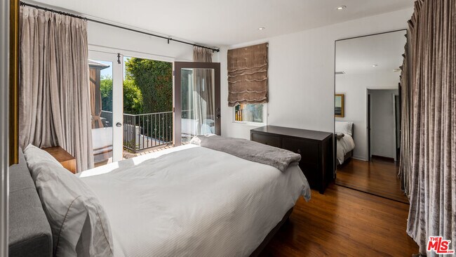 Building Photo - 1417 Queens Rd