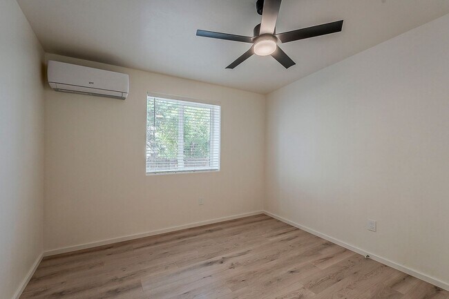 Building Photo - 1625 E 8th St