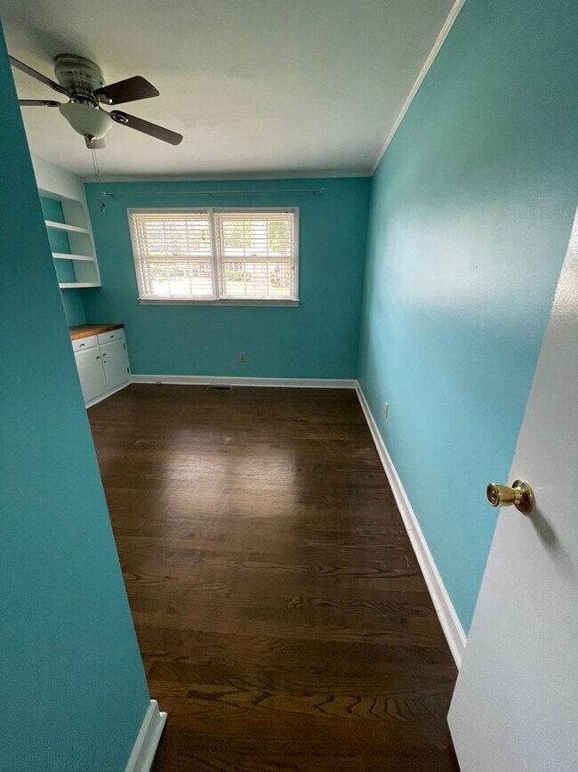 Building Photo - 5 Ramblewood Ln