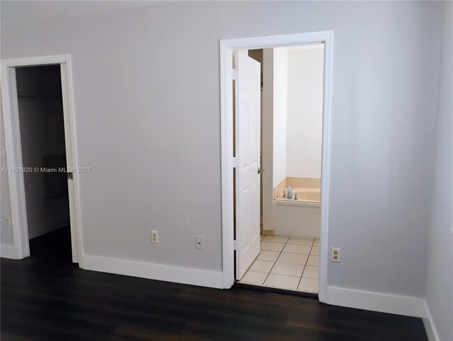 Building Photo - 1115 Lucaya Dr