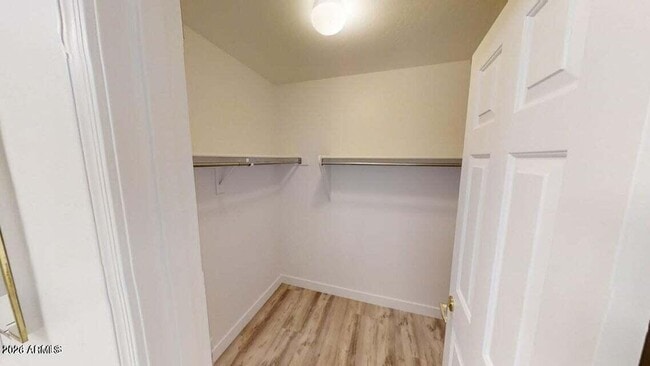 Building Photo - 4445 E Meadow Dr