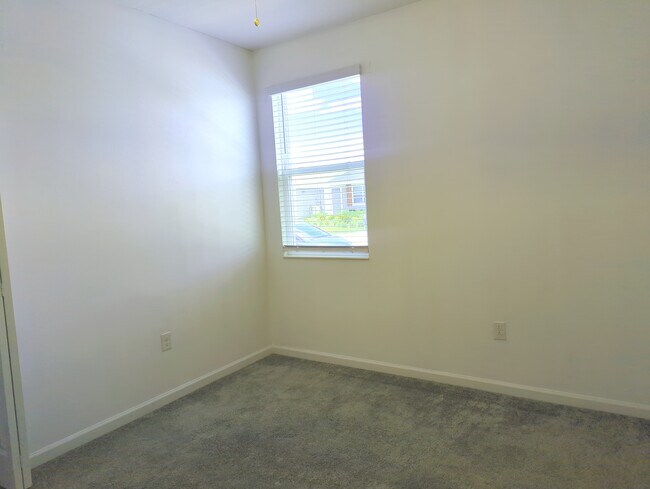 Building Photo - 4426 Blackbird St