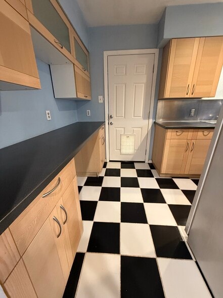 Kitchen 2 - 3202 Locke Ln