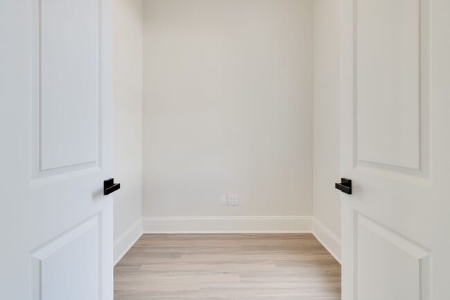 Building Photo - Brand New Upscale Single Story Townhome with private office