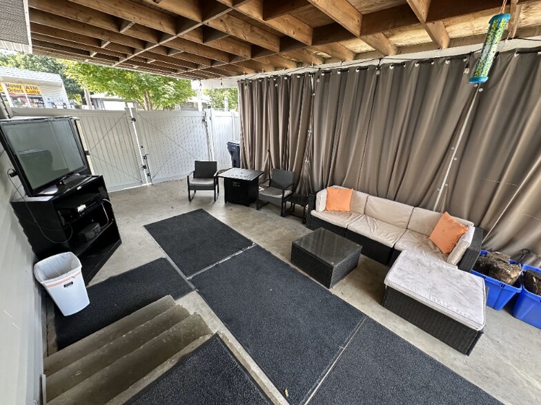 Building Photo - 1020 N 15th St